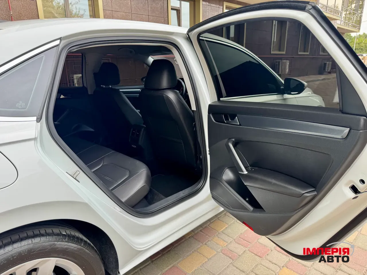 Volkswagen Passat (North America and China) - фото 18