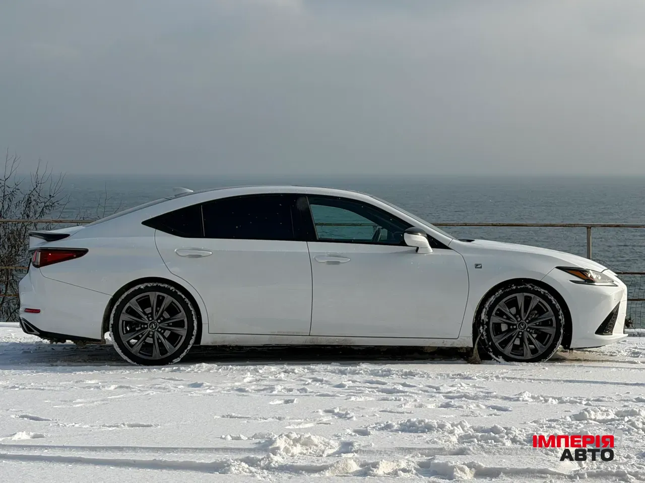 Lexus ES - фото 11