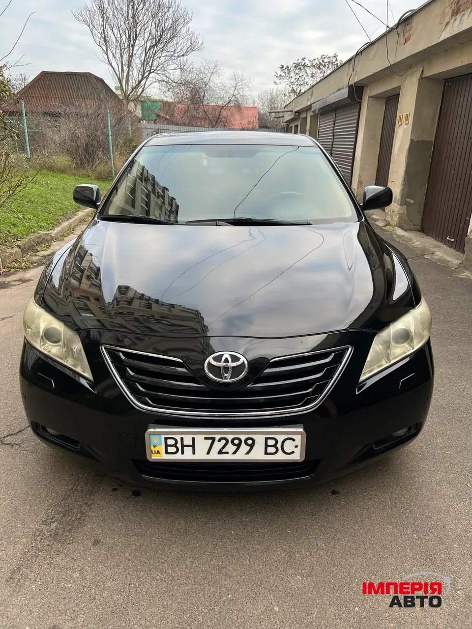 Toyota Camry - фото 1