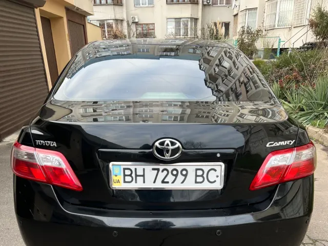 Toyota Camry - фото 2