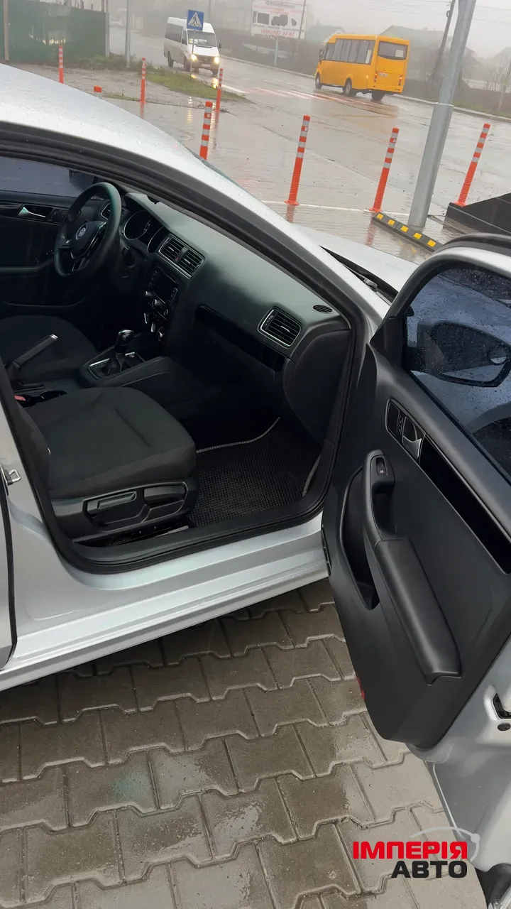 Volkswagen Jetta - фото 12