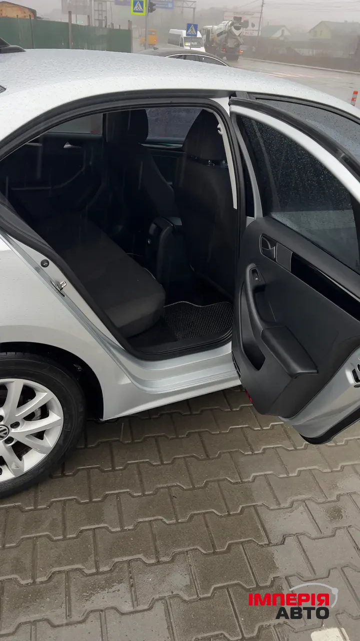 Volkswagen Jetta - фото 13