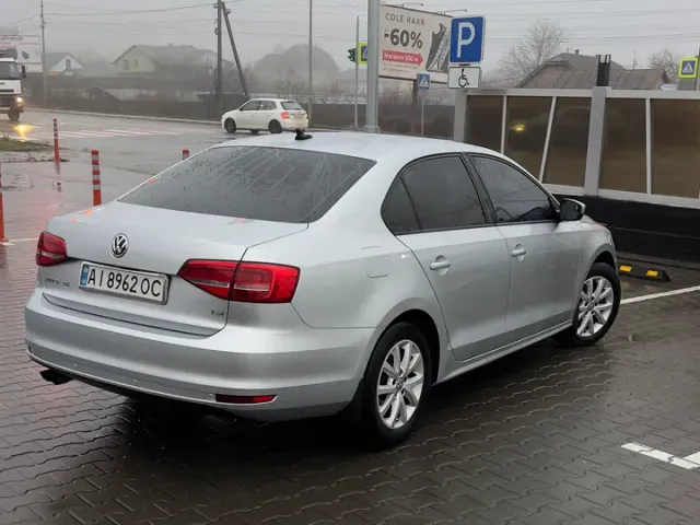 Volkswagen Jetta - фото 4