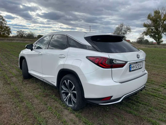 Lexus RX - фото 2