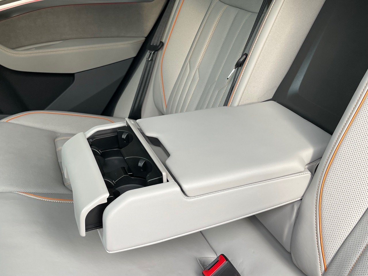 Audi Q8 e-tron - фото 39