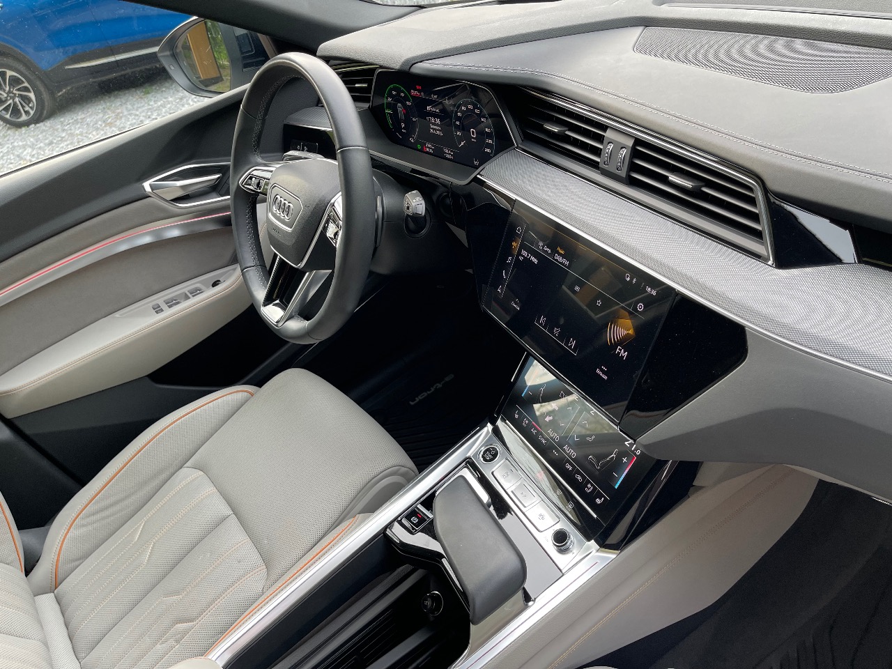 Audi Q8 e-tron - фото 6