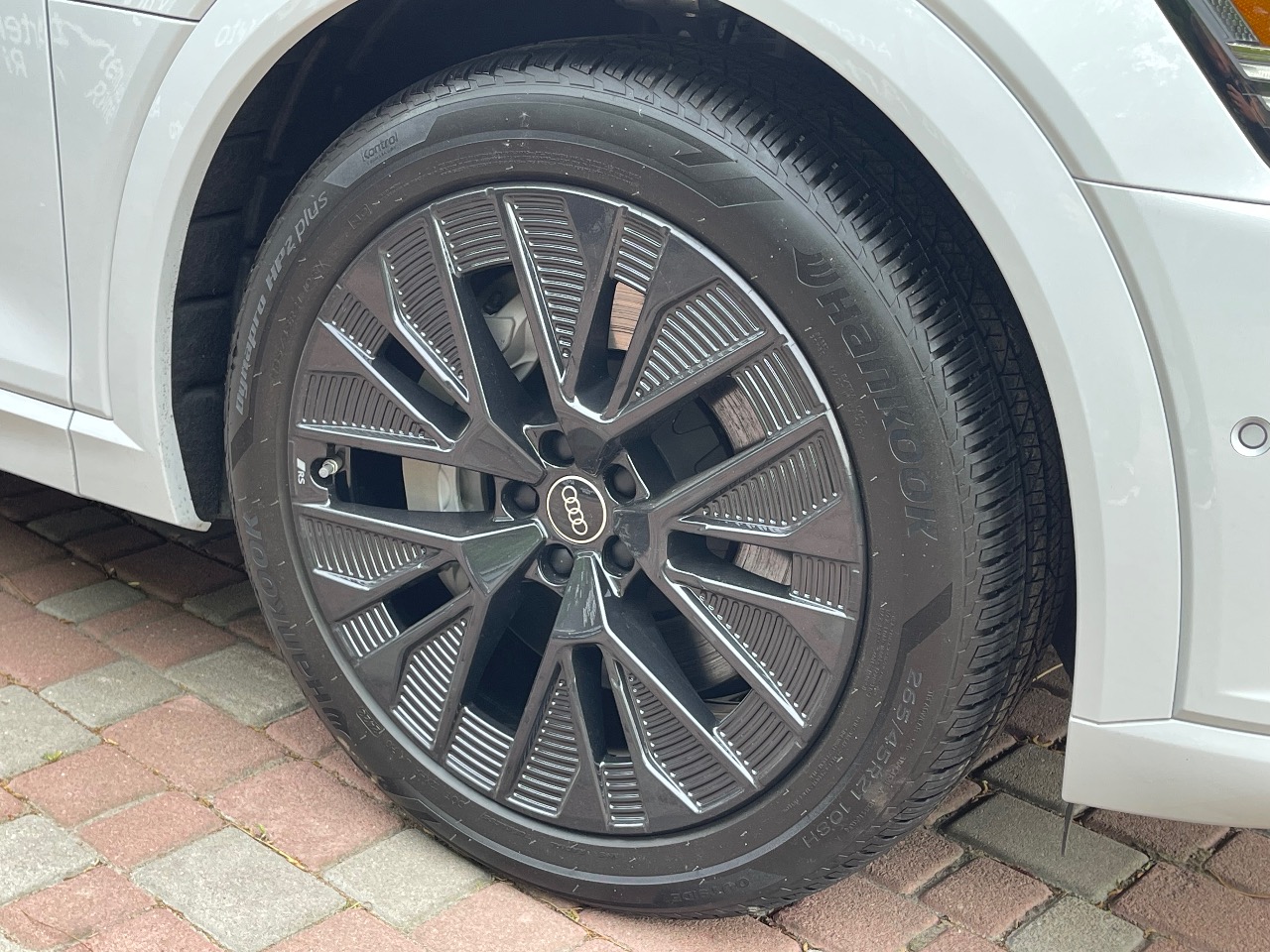 Audi Q8 e-tron - фото 30