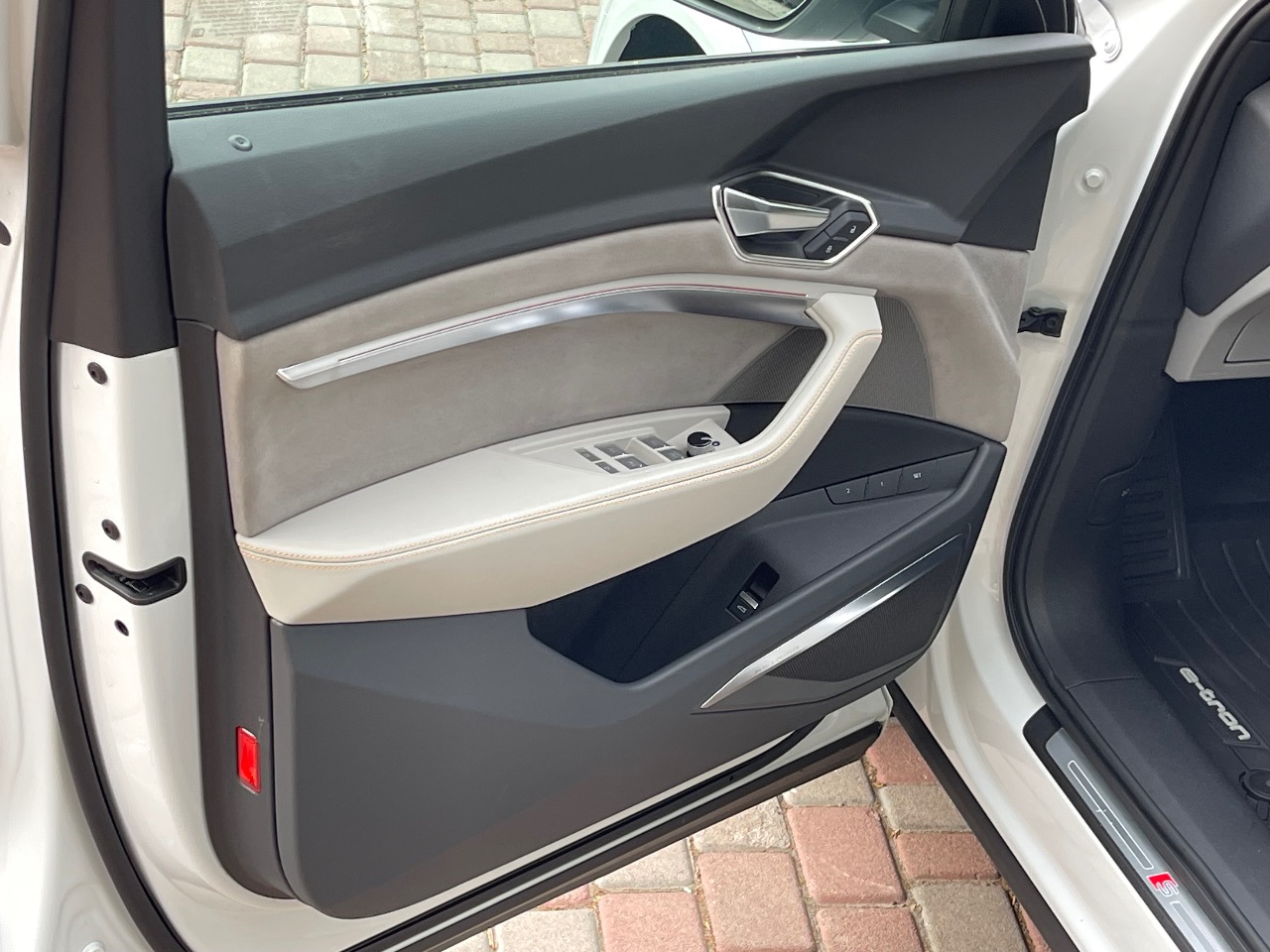 Audi Q8 e-tron - фото 26