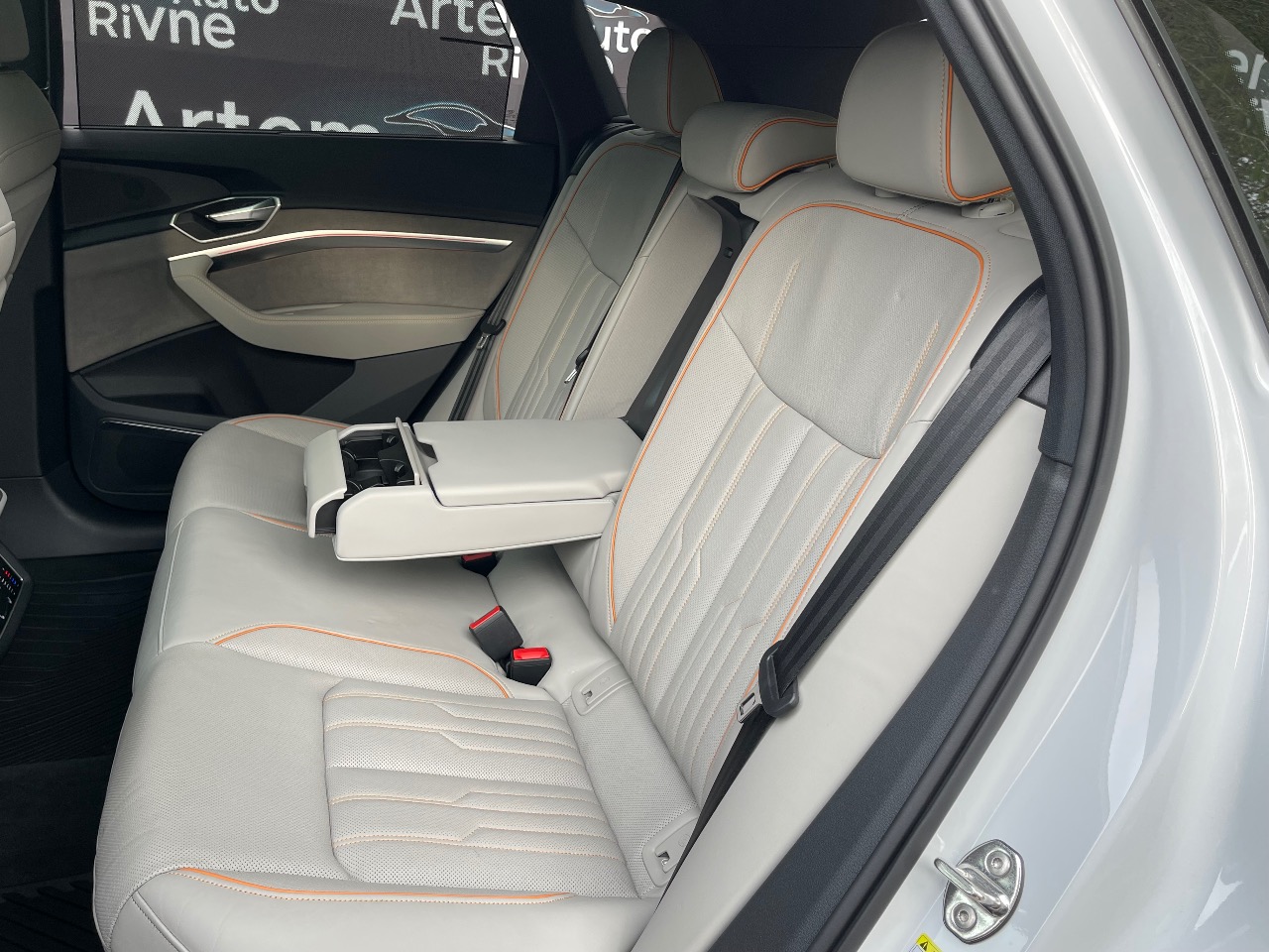 Audi Q8 e-tron - фото 48