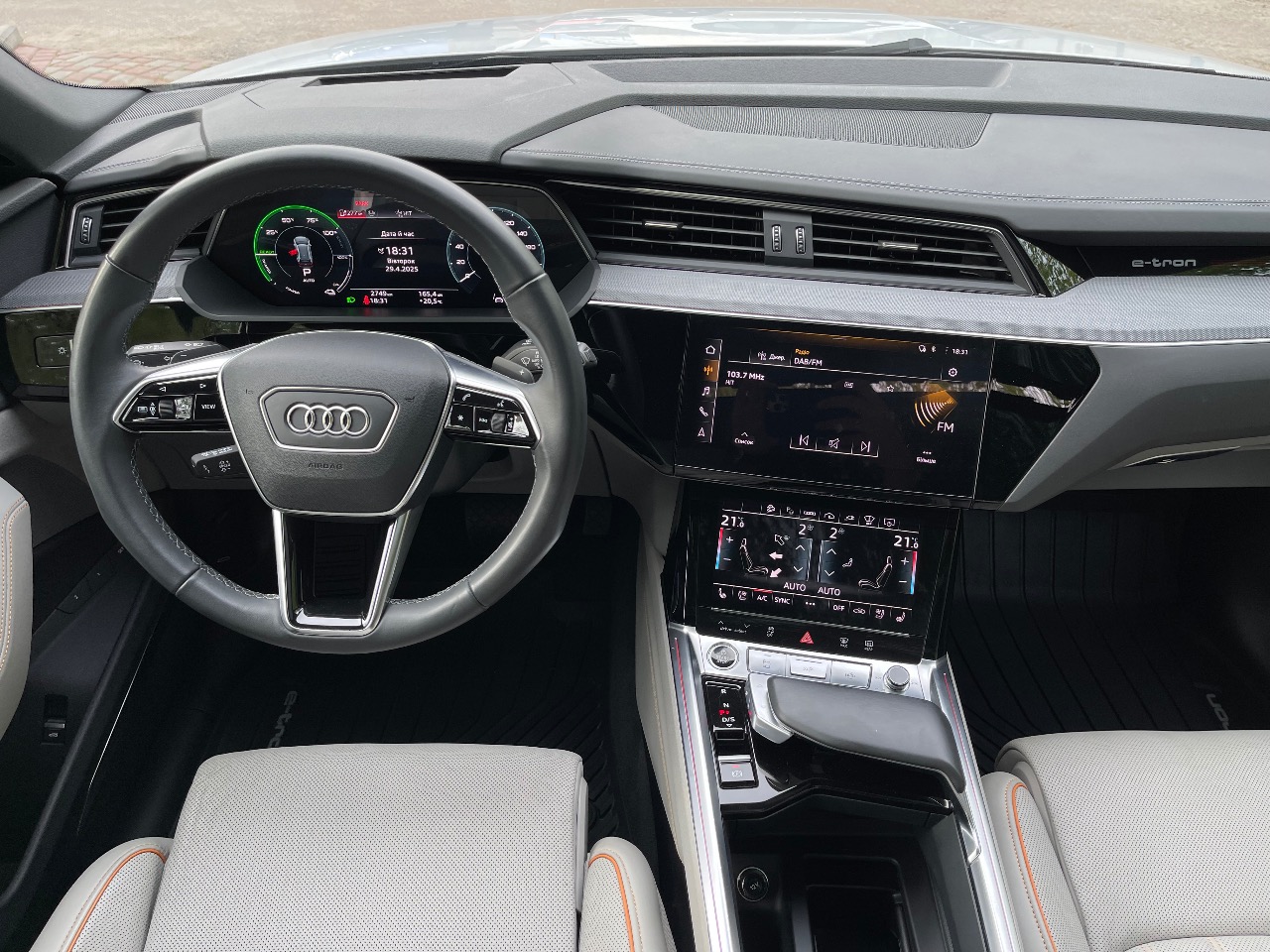 Audi Q8 e-tron - фото 13