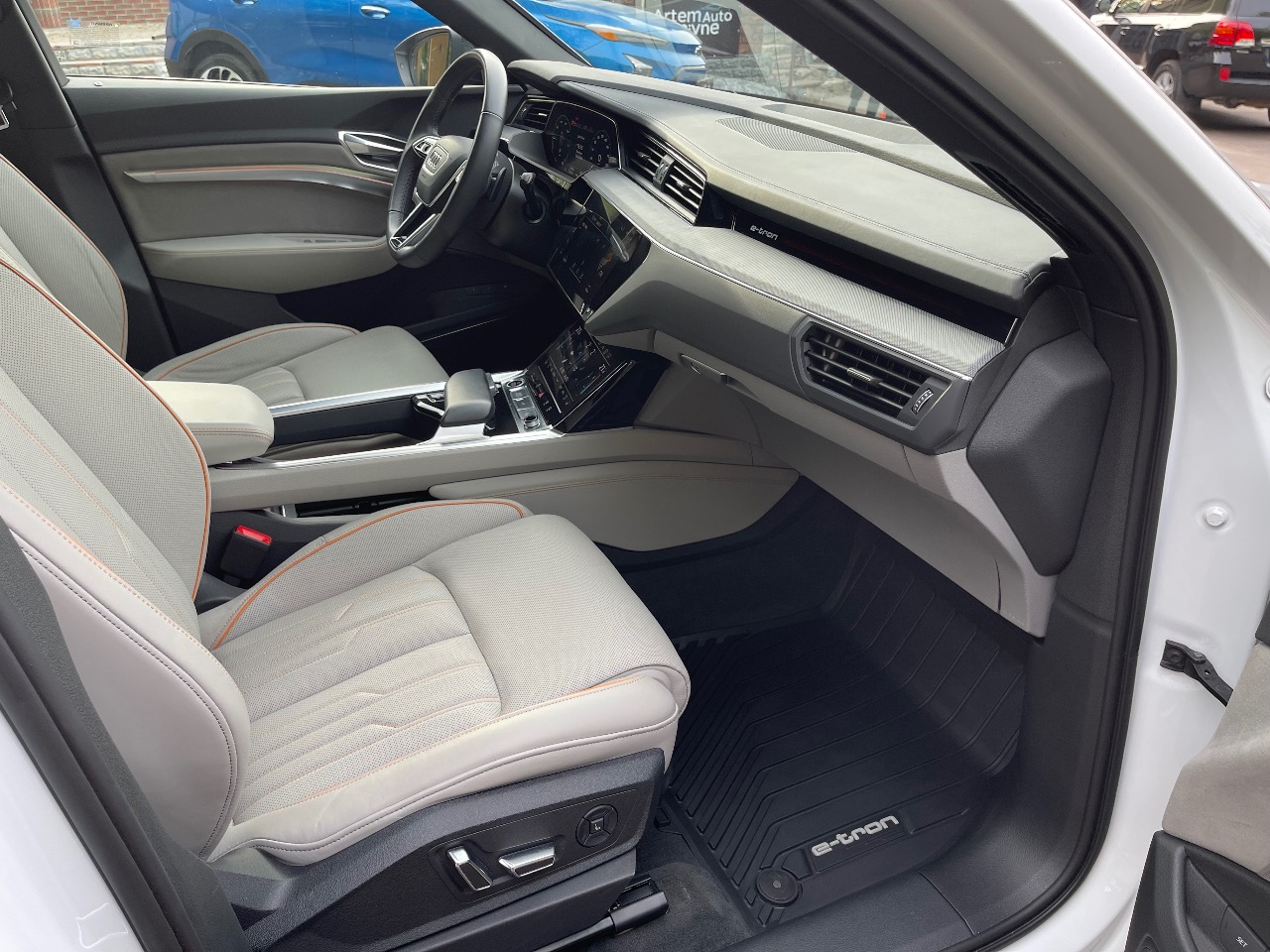 Audi Q8 e-tron - фото 17