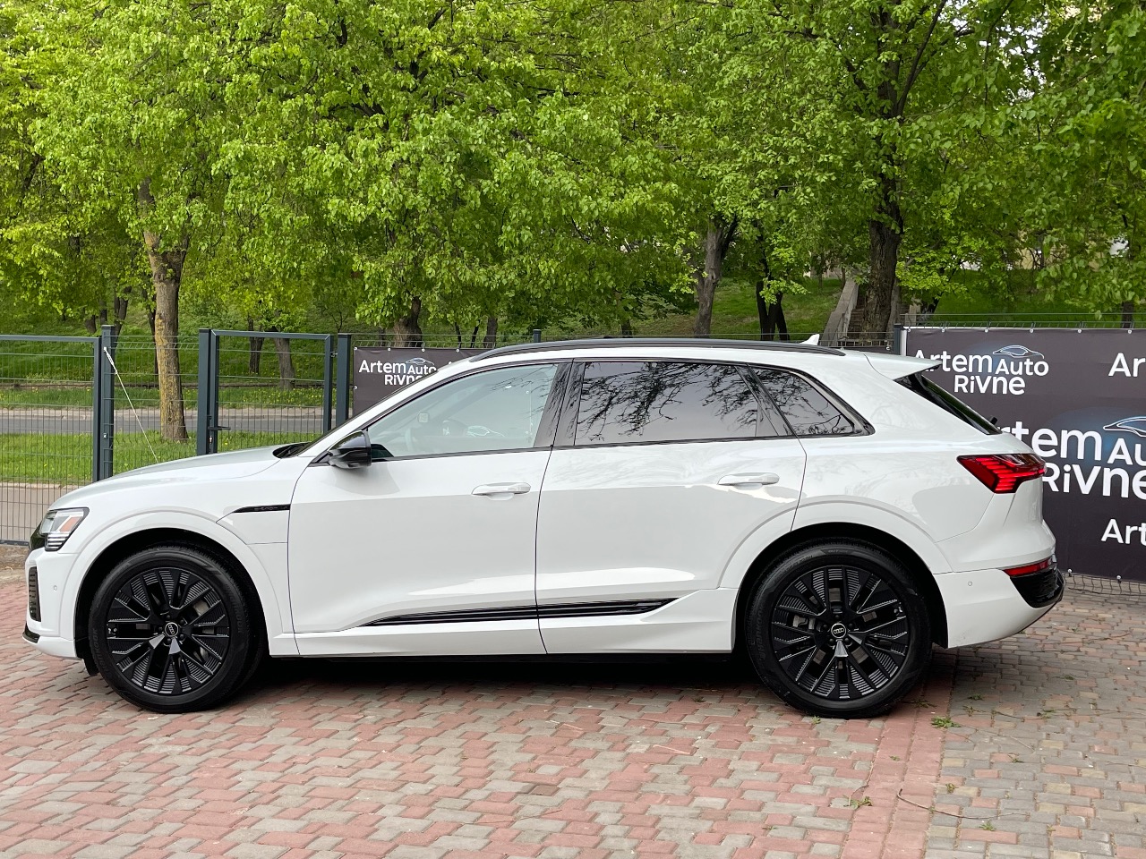 Audi Q8 e-tron - фото 24