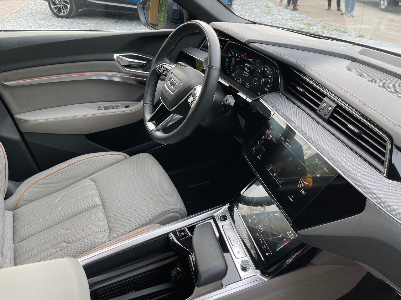 Audi Q8 e-tron - фото 28