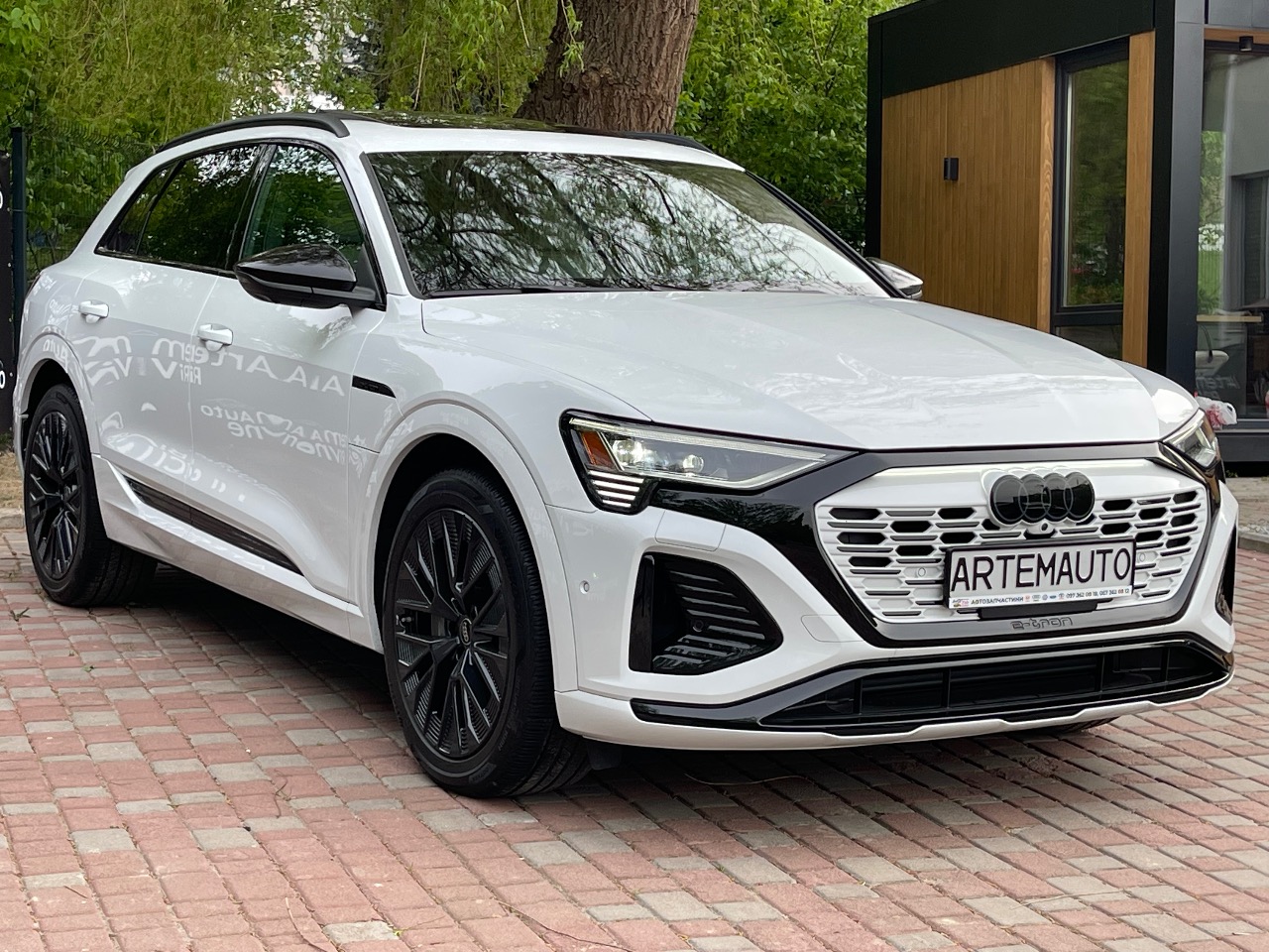 Audi Q8 e-tron - фото 14