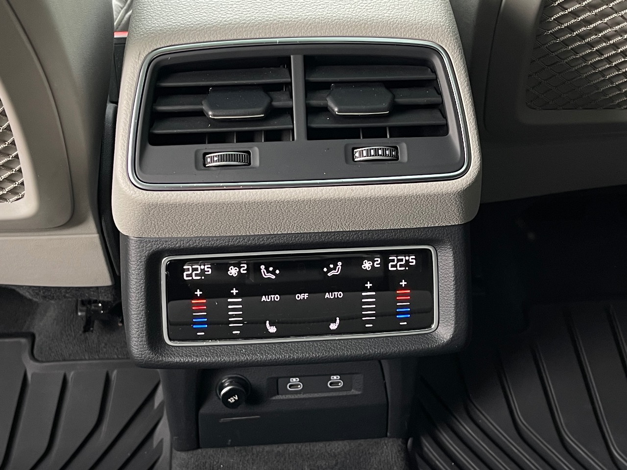 Audi Q8 e-tron - фото 27