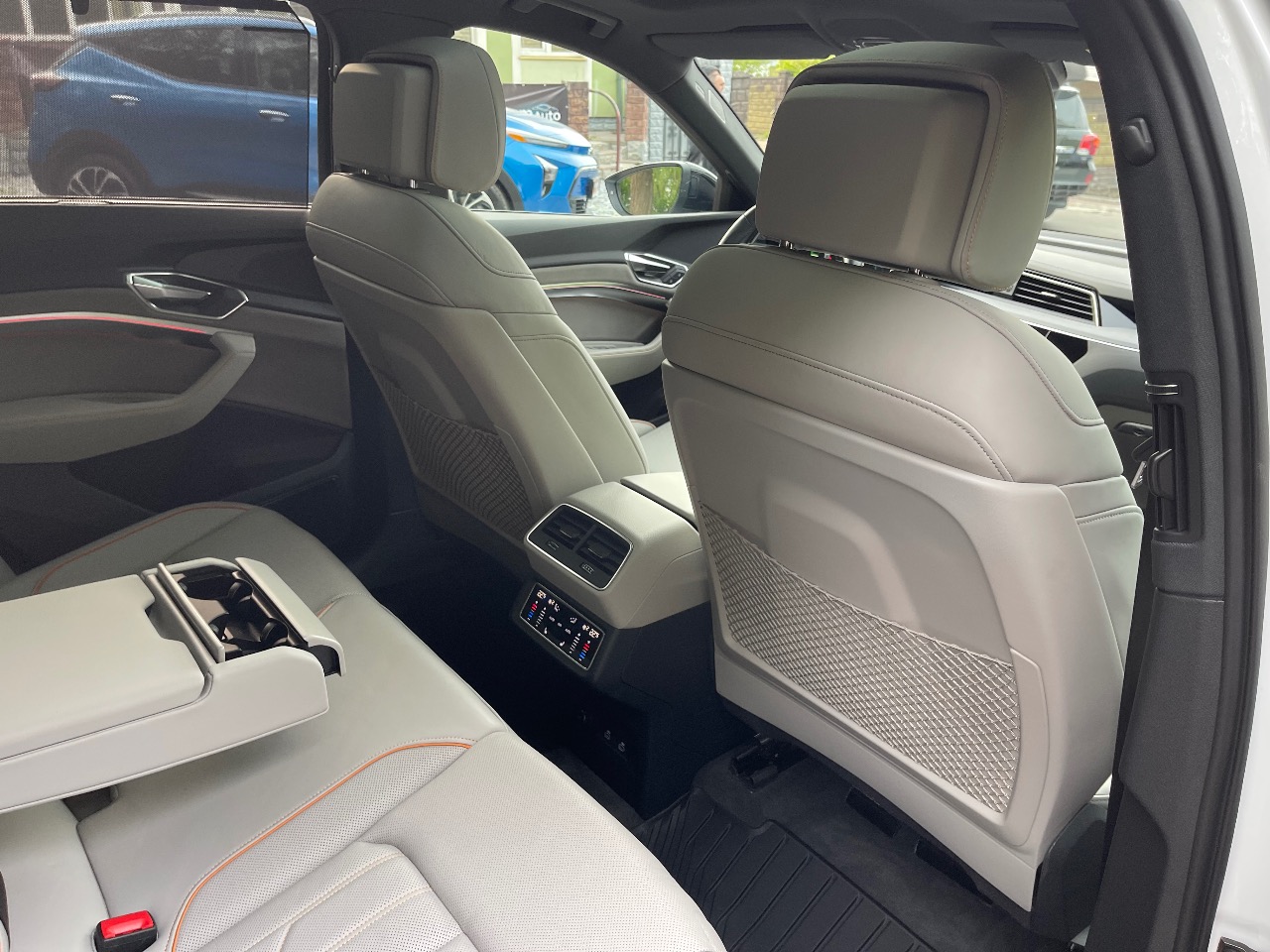 Audi Q8 e-tron - фото 21