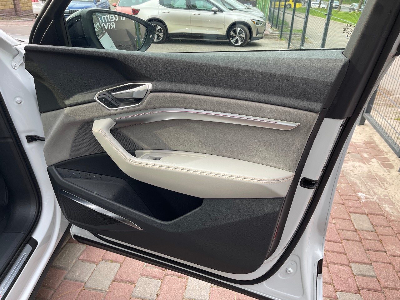 Audi Q8 e-tron - фото 2