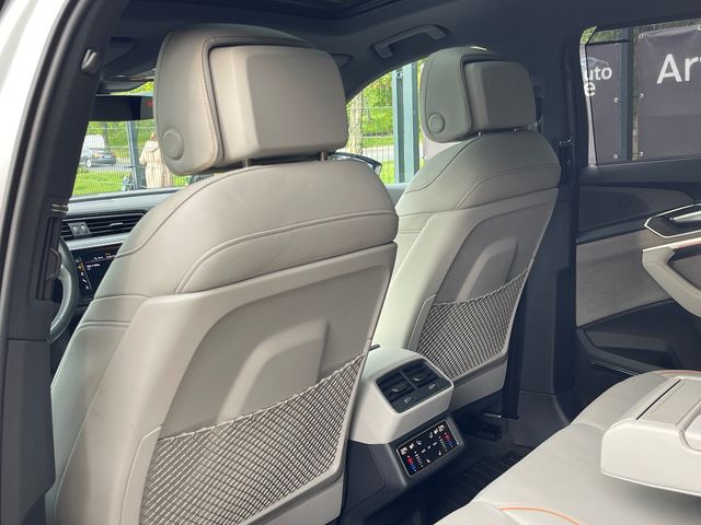 Audi Q8 e-tron - фото 2