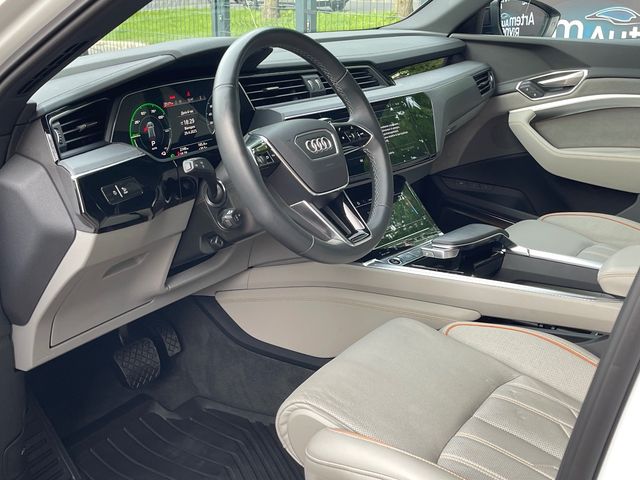 Audi Q8 e-tron - фото 3