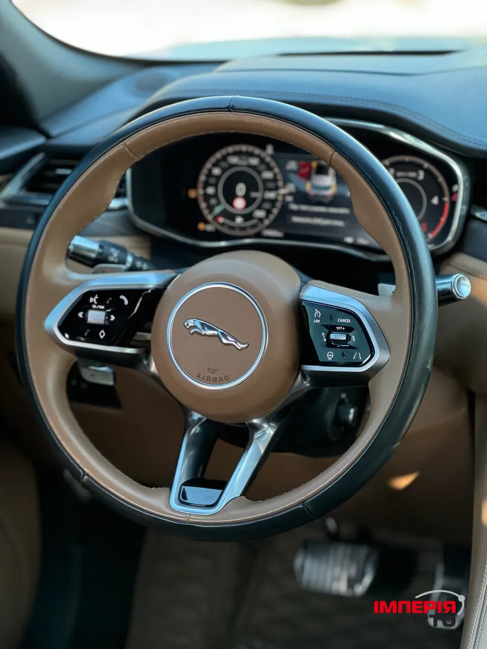 Jaguar F-Pace - фото 10