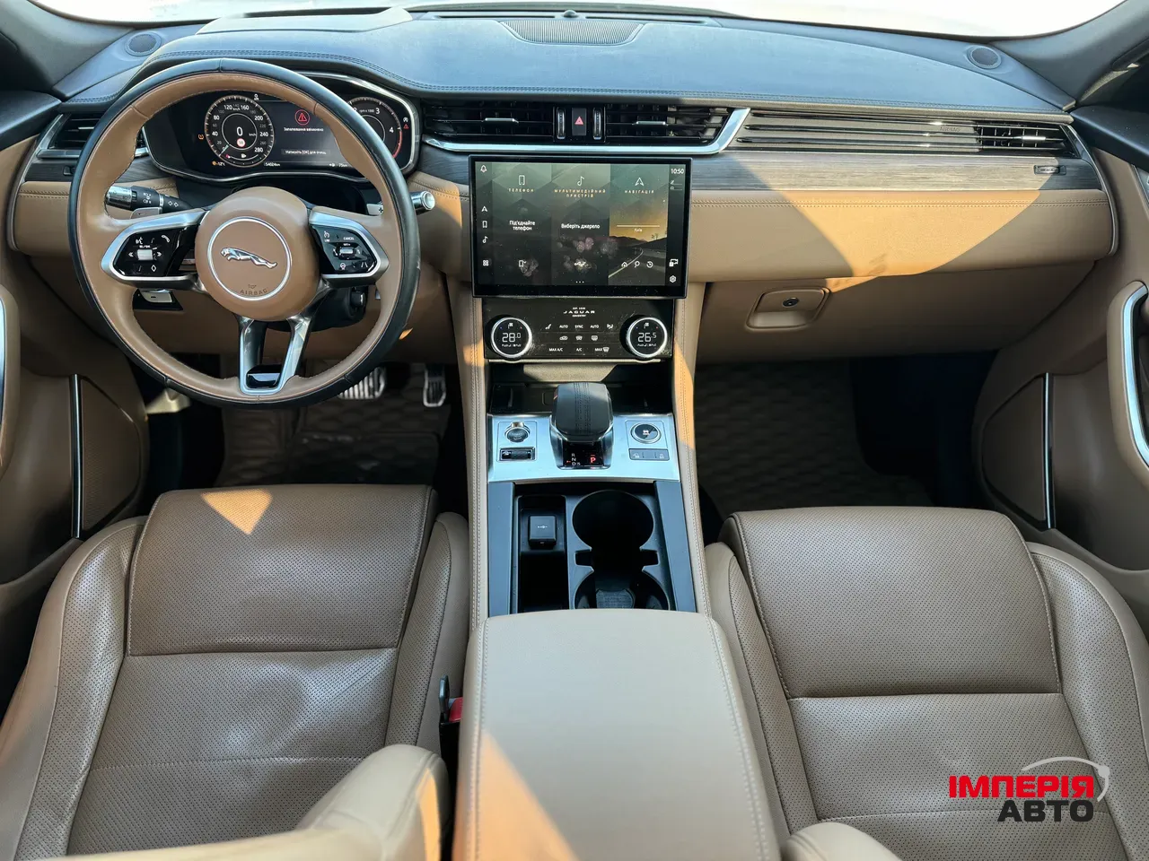 Jaguar F-Pace - фото 12