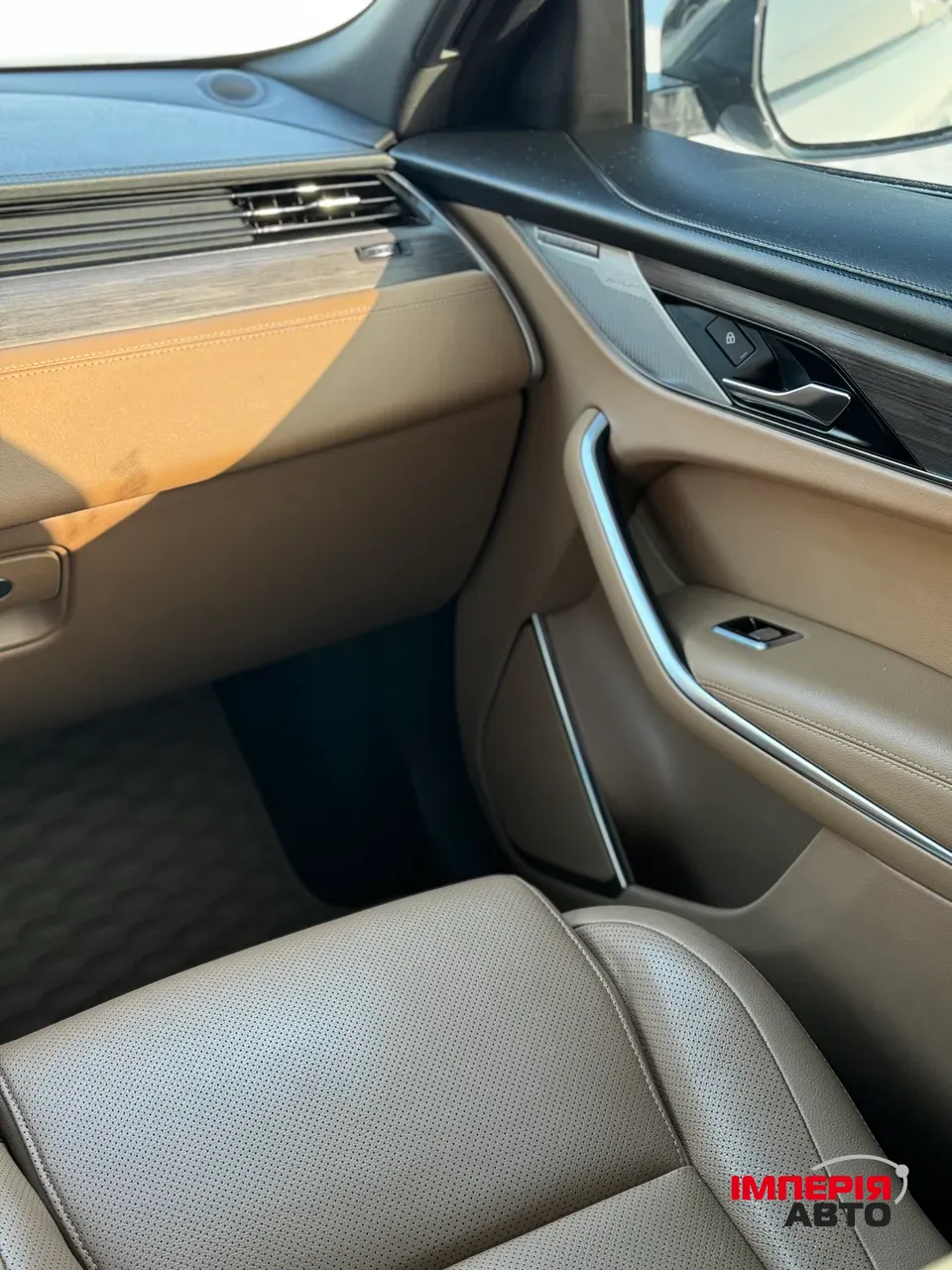 Jaguar F-Pace - фото 13