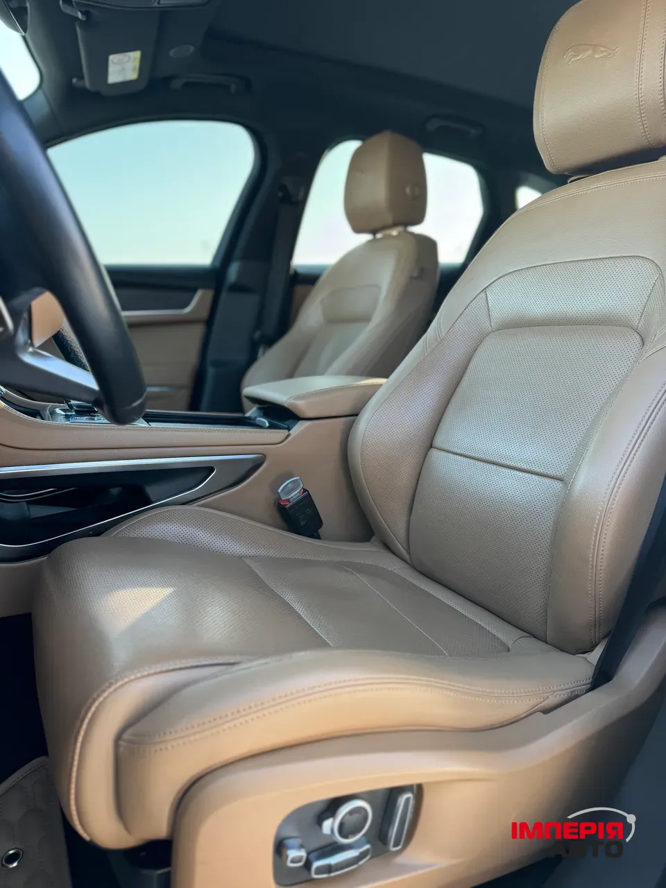 Jaguar F-Pace - фото 9