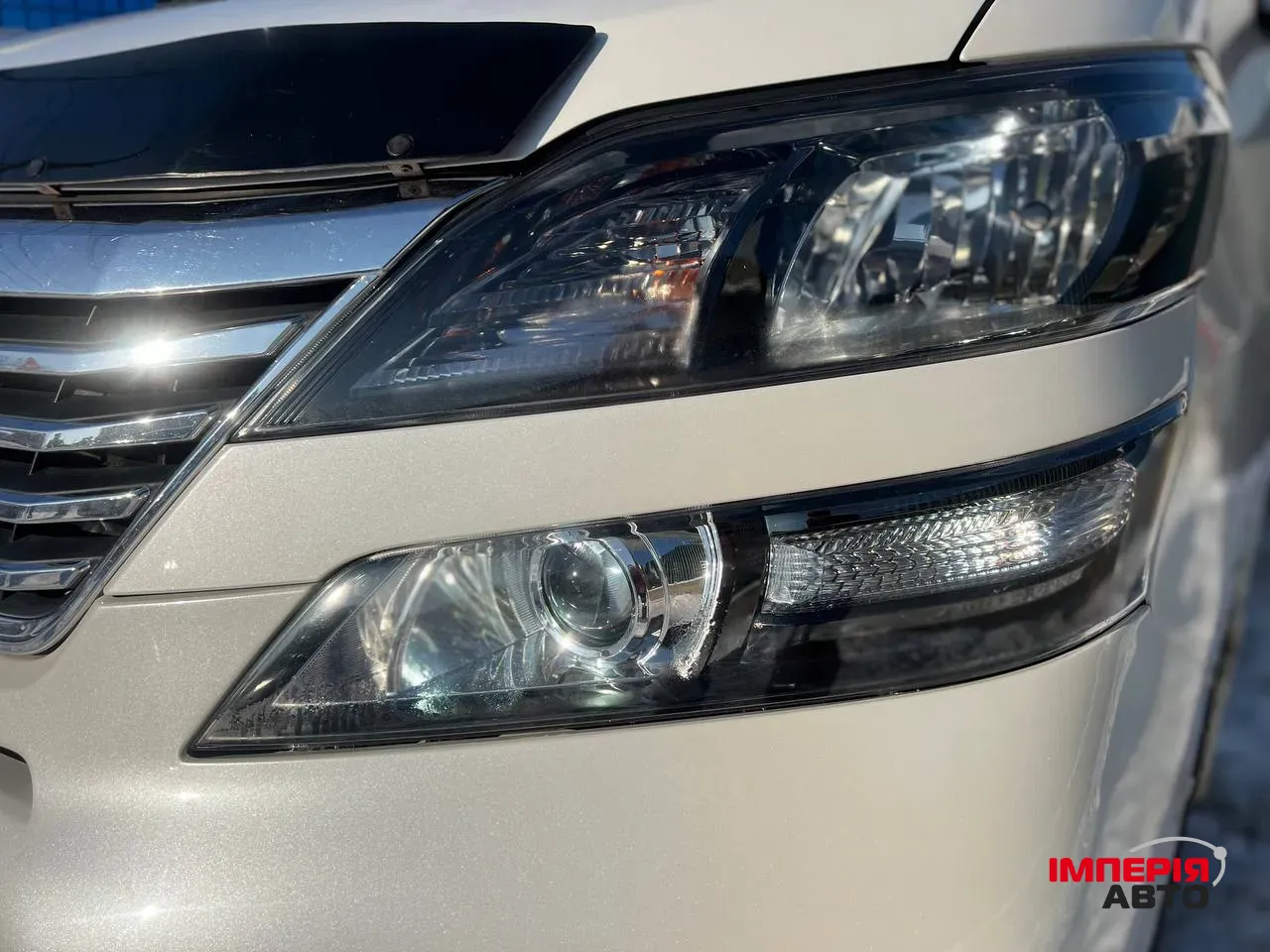 Toyota Vellfire - фото 3