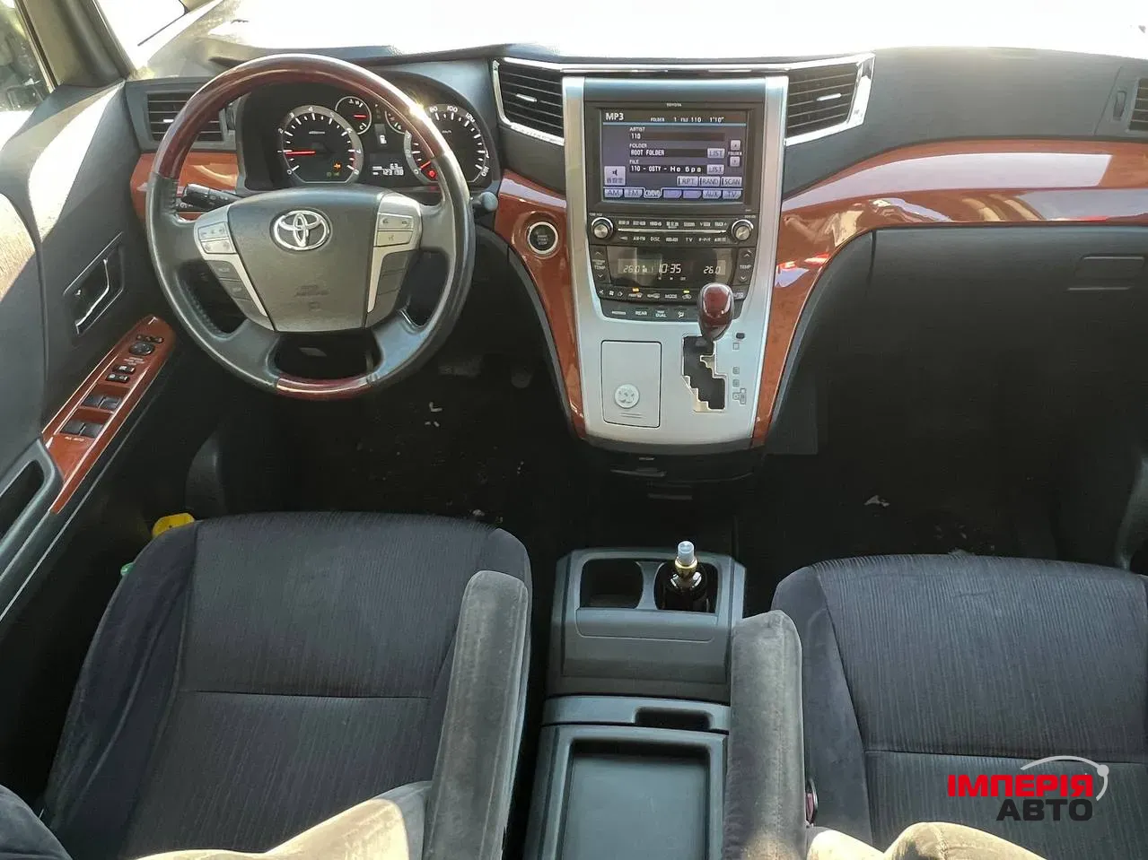 Toyota Vellfire - фото 4