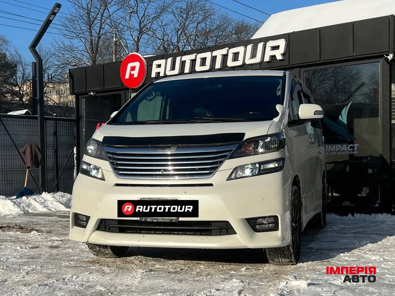 Toyota Vellfire - фото 1