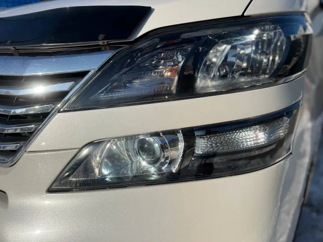 Toyota Vellfire - фото 3