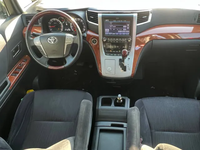 Toyota Vellfire - фото 4