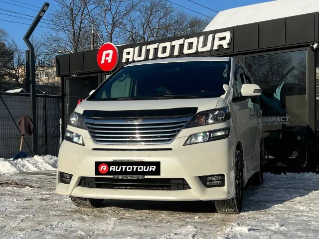 Toyota Vellfire - фото 1