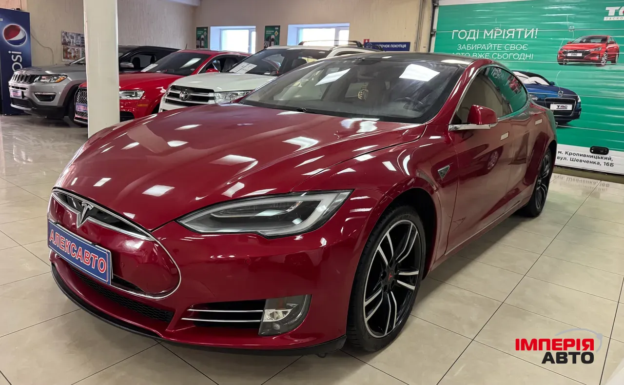 Tesla Model S - фото 1