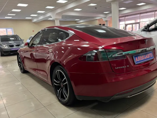 Tesla Model S - фото 2