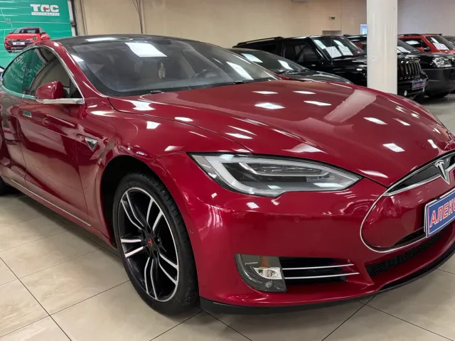 Tesla Model S - фото 5