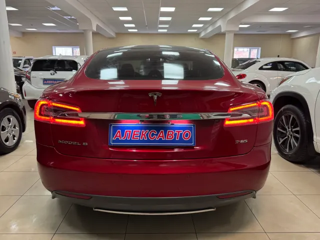 Tesla Model S - фото 3