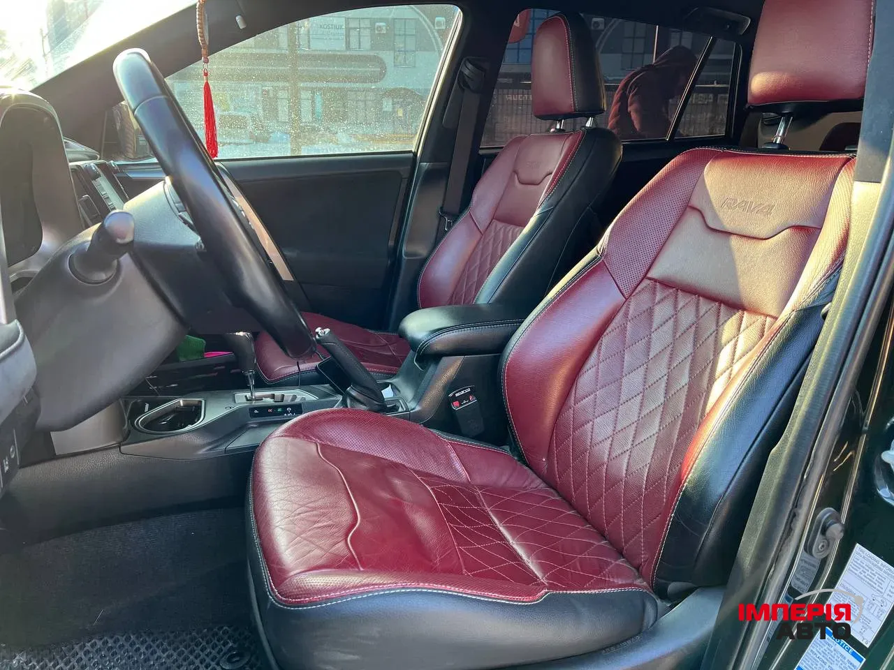 Toyota RAV4 - фото 4