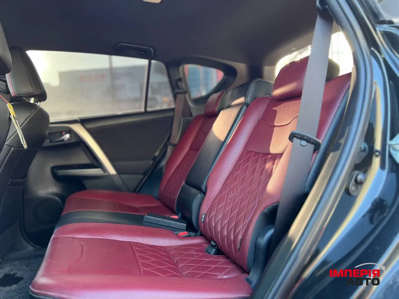 Toyota RAV4 - фото 9