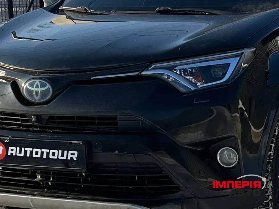 Toyota RAV4 - фото 3