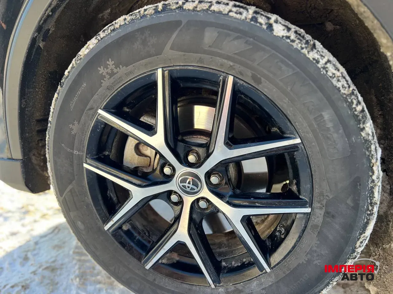 Toyota RAV4 - фото 8