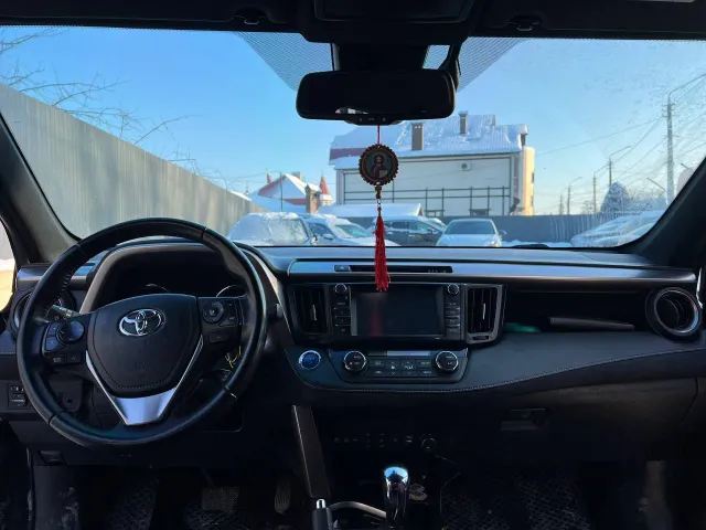 Toyota RAV4 - фото 5