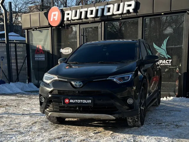 Toyota RAV4 - фото 1