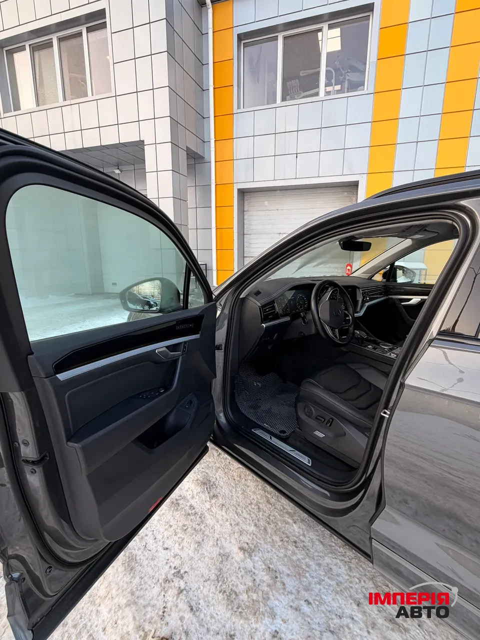 Volkswagen Touareg - фото 12