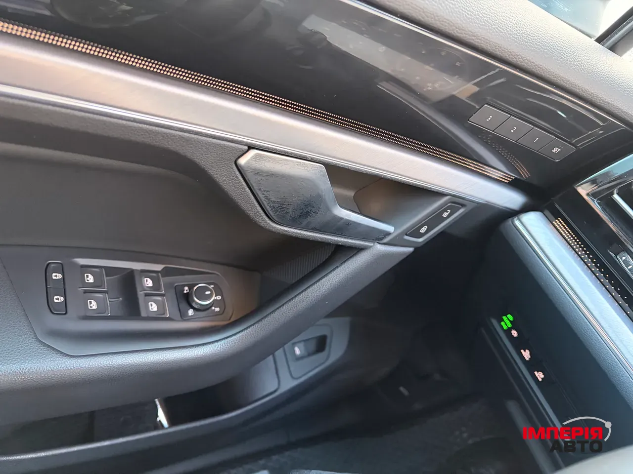 Volkswagen Touareg - фото 14