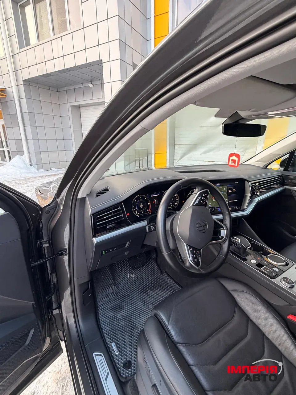 Volkswagen Touareg - фото 11