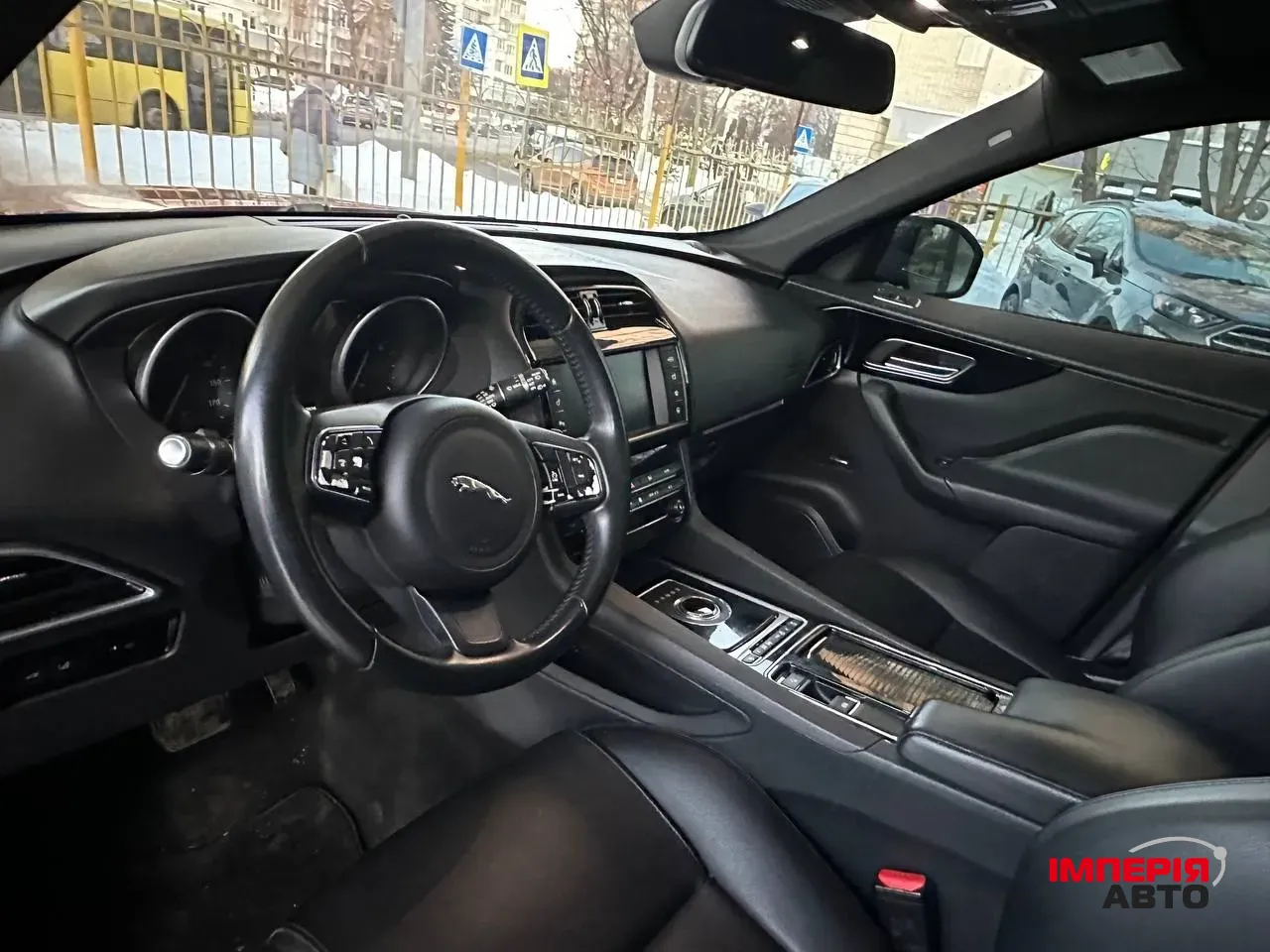 Jaguar F-Pace - фото 9