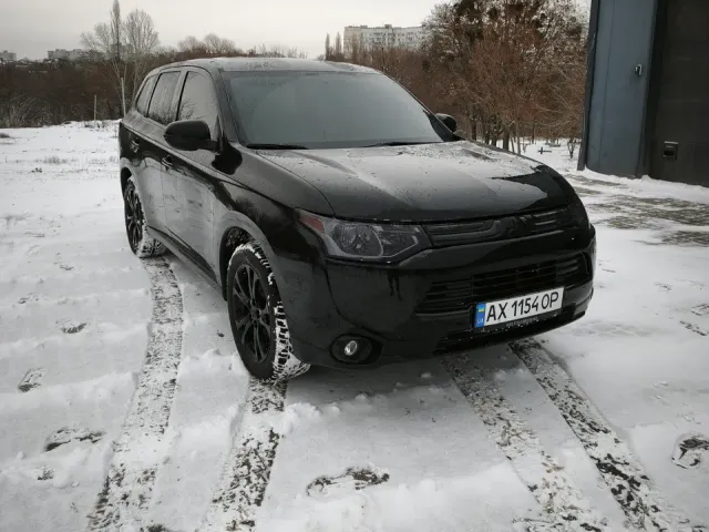 Mitsubishi Outlander - фото 1