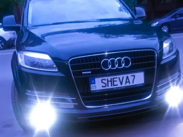 Audi Q7 - фото 5