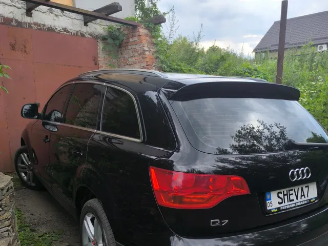 Audi Q7 - фото 1